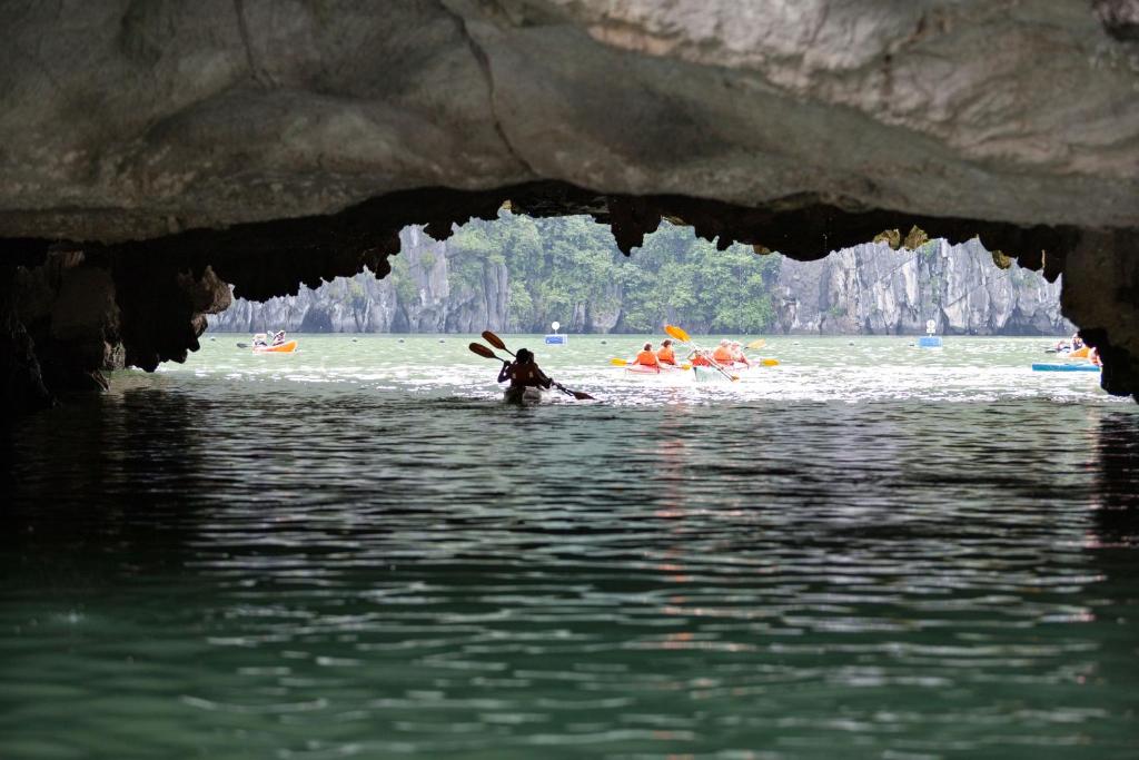 Peony Cruise Kayakers at Tunnels Cave
